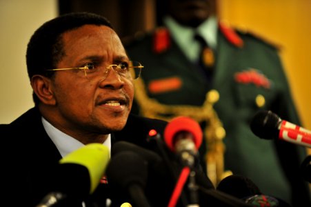 Jakaya Kikwete, 12th AU Summit, 090201-N-0506A-087