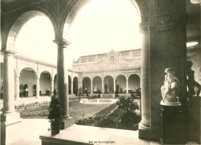 Kunstpalast, Innenhof im Kunstpalast, Foto Otto Renard, 1902