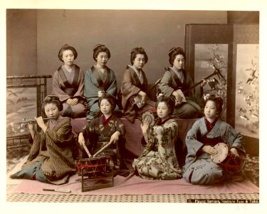 Kusakabe Kimbei - 11. Playing samisen, tsudzumi, fuye, and taiko