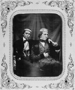 Krüss, Andreas - William Andres und Edmund Johann Krüss als Studenten (Zeno Fotografie)