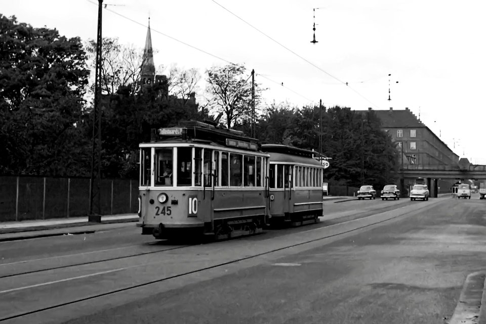 KS tram line 10 on Valby Langgade