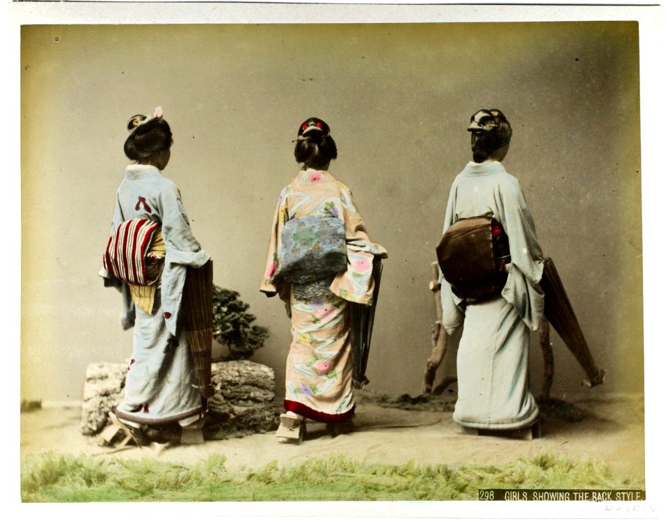 Kusakabe Kimbei - 298 Girls showing the back style