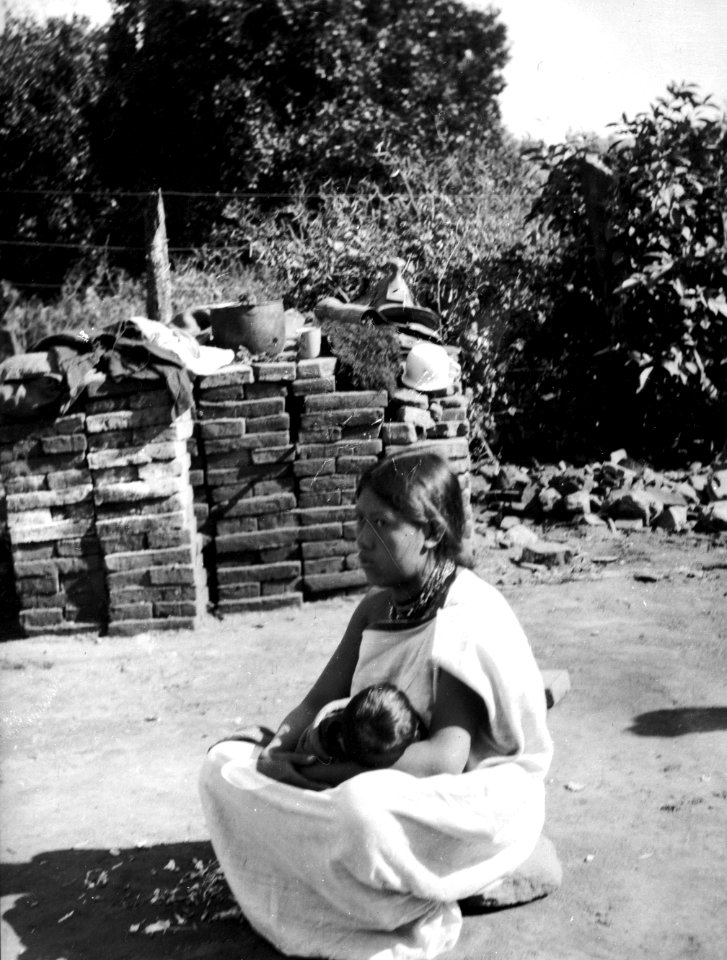 Kvinna med barn. Bolivia. Sydamerika - SMVK - 004918