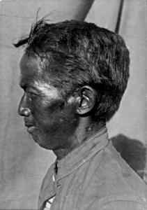 Kvinna i profil. Madagaskar - SMVK - 001711