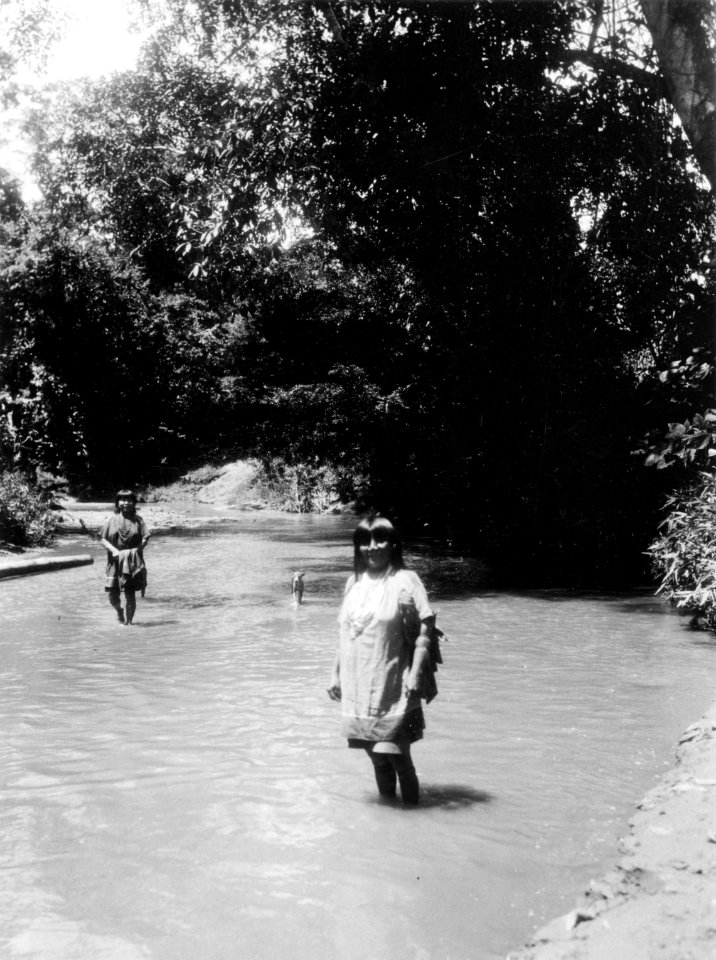 Kvinnor i floden. Rio Caimanes. Colombia - SMVK - 004502
