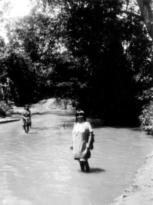 Kvinnor i floden. Rio Caimanes. Colombia - SMVK - 004502