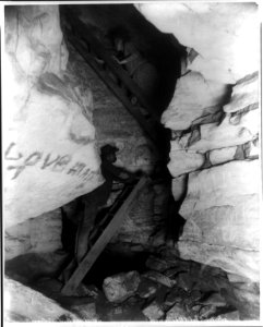 Ky. - Mammoth Cave- The Corkscrew (narrow upward passage) LCCN2006689789