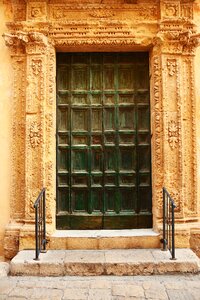Door sculpture design