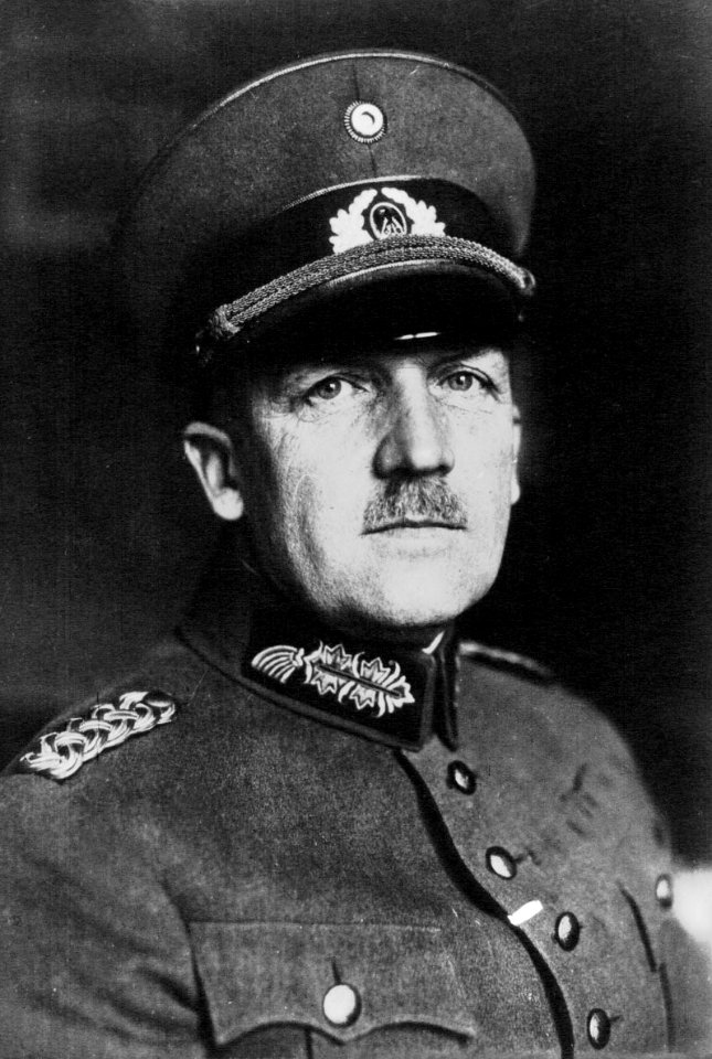 KurtVonScheleicherEn1932