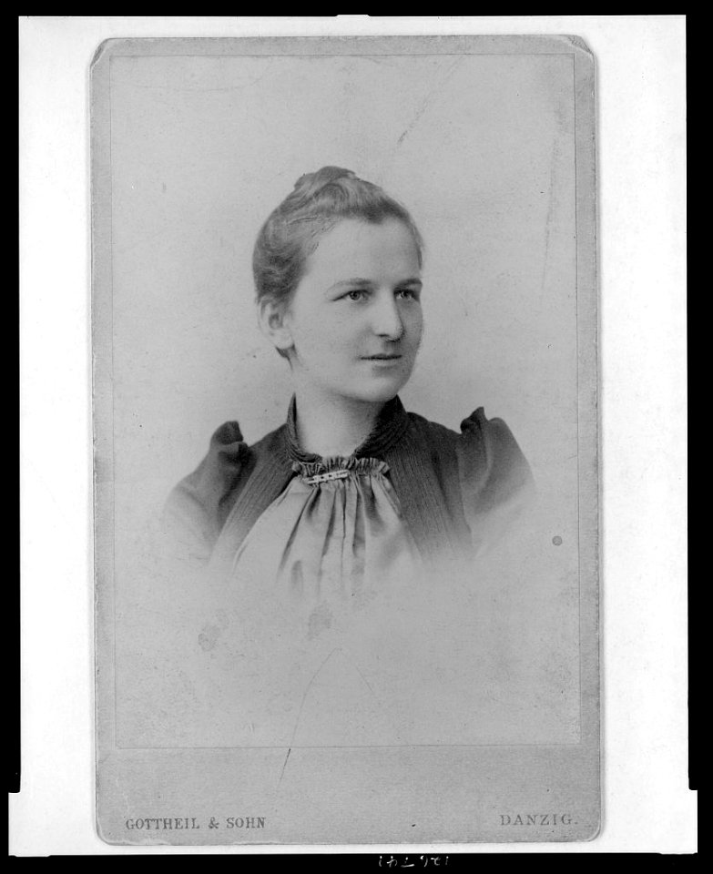 Käthe Schirmacher, German feminist, head-and-shoulders portrait, facing right) - Gottheil & Sohn, Danzig LCCN2004678586