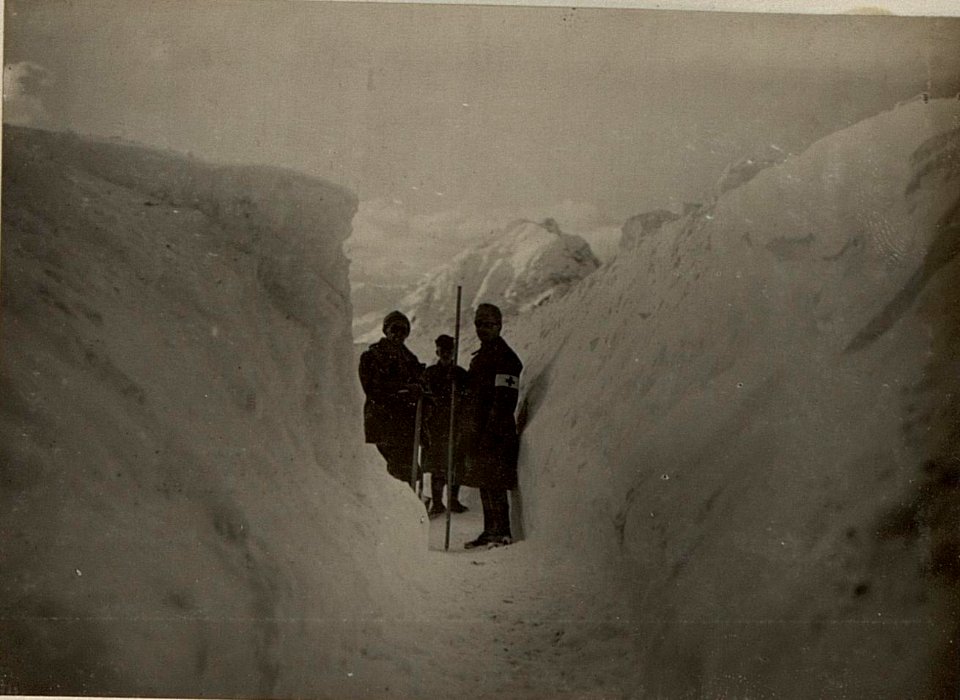 Köderköpfe, Kote 2176, Stellungen Schützengraben mit Blick auf den Cellonkofel ,Kote 2176. (BildID 15471562)