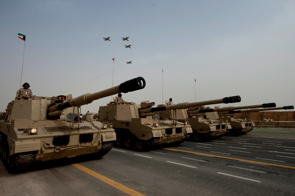 Kuwaiti PLZ-45 Self-propelled Guns on parade, 2011