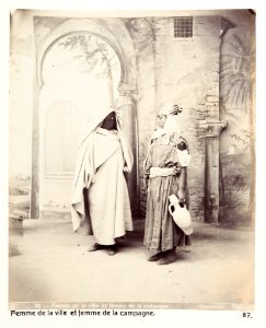 Kvinna från staden och kvinna från landet, Tunisien, 1800-tal - Hallwylska museet - 107954