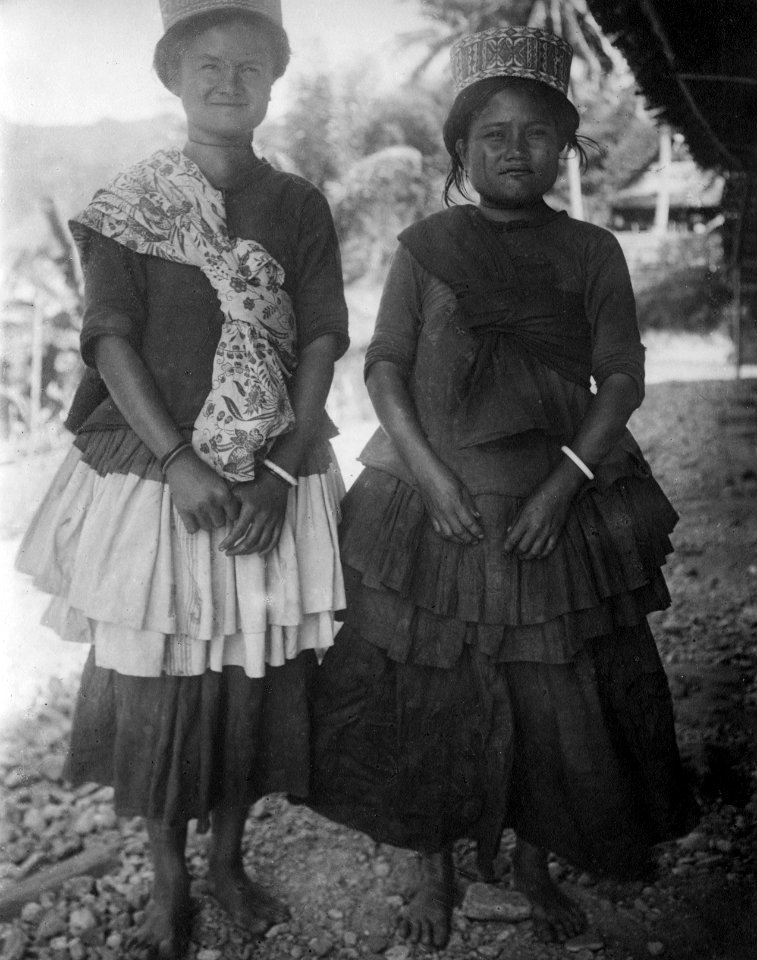 Kvinnor från Gimpoe. Central-Celebes. Sulawesi. Indonesien - SMVK - 000282