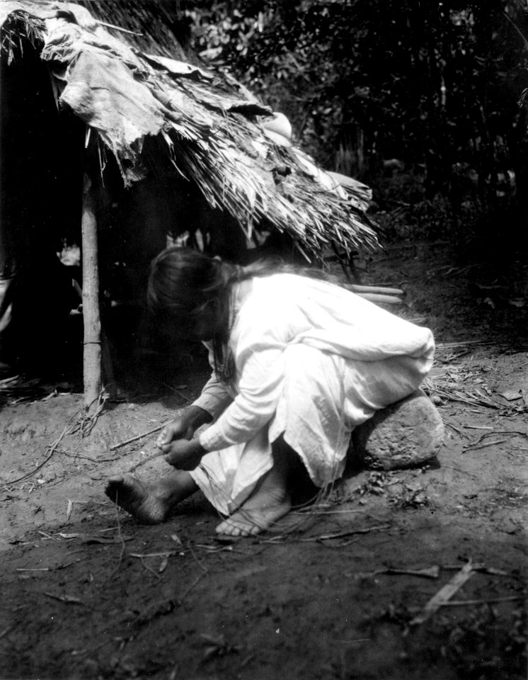 Kvinna flätar ett band. Prov. Veraguas, Panamá. Veraguas. Panama - SMVK - 004293