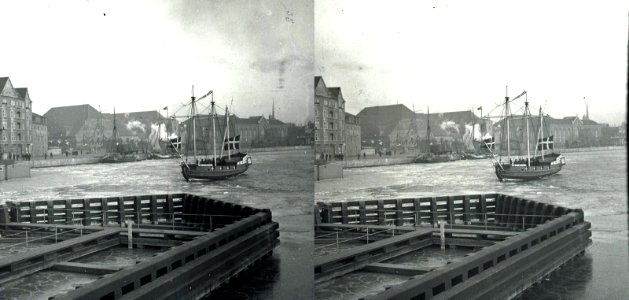 Københavns havn set mod tøjhuset og det kongelige bibliotek mellem 1908-1910