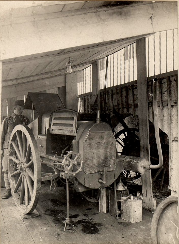 Kötschach E.lektrozug 226-15 Ka. Kühlerseite, aufgenommen am 30. April 1916 (BildID 15473710)