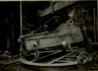Küsten Haubitzen L-15, Batterie 3, Stellung im Lesachtal. Lafette freihängend. Aufgenommen am 19. VIII. 1916. (BildID 15480265)