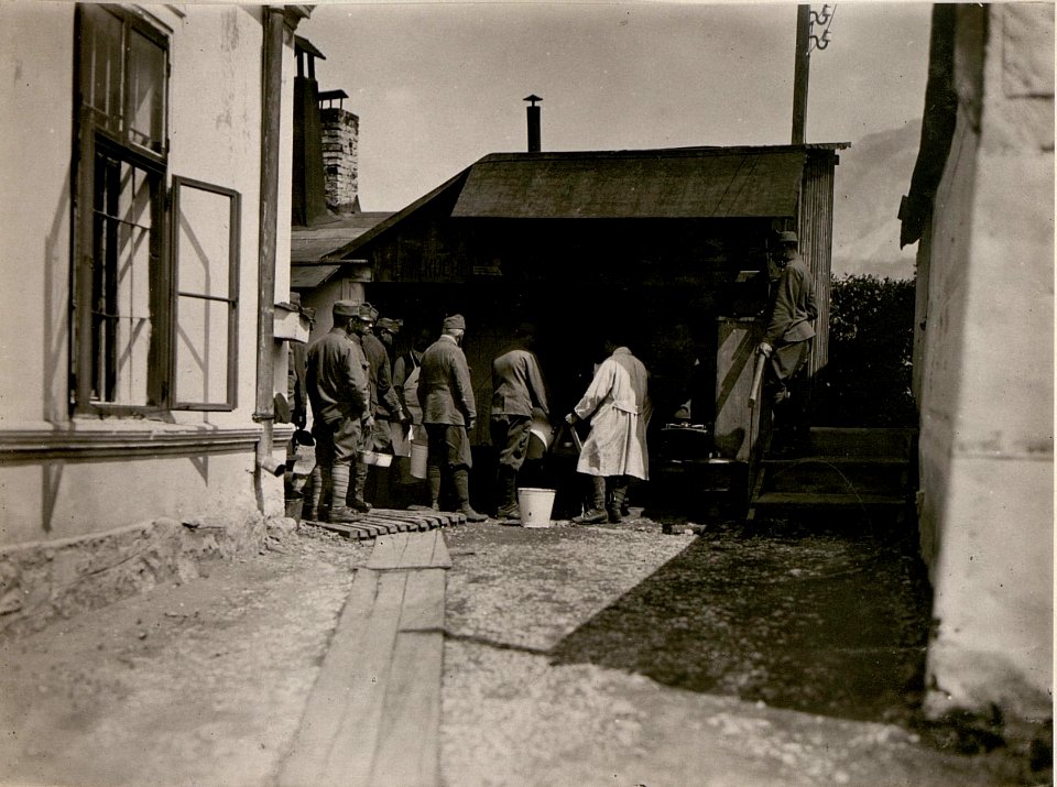 Küche im Feldspital in Törl-Maglern. (15-6.1917.) (BildID 15799020)