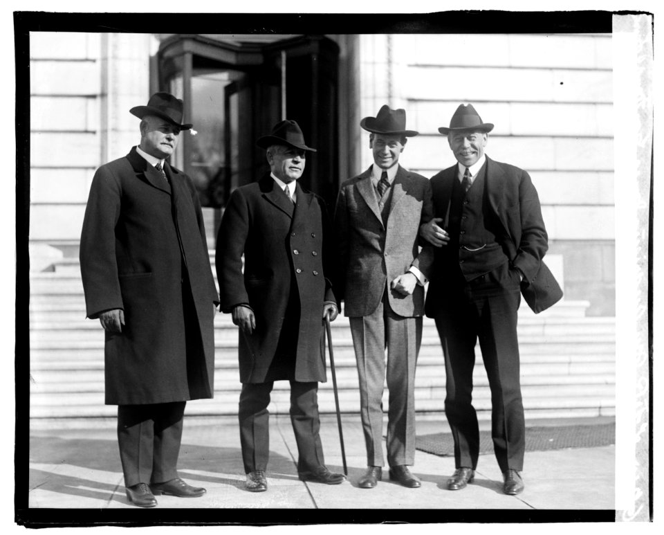 L to R- Sen. Audrius (Andrieus) Jones, Gov. Frank D. (O.) Lowden, Sen. Medell (Medill) McCormick, Sen. Henry W. Keys (Keyes) LCCN2016819938