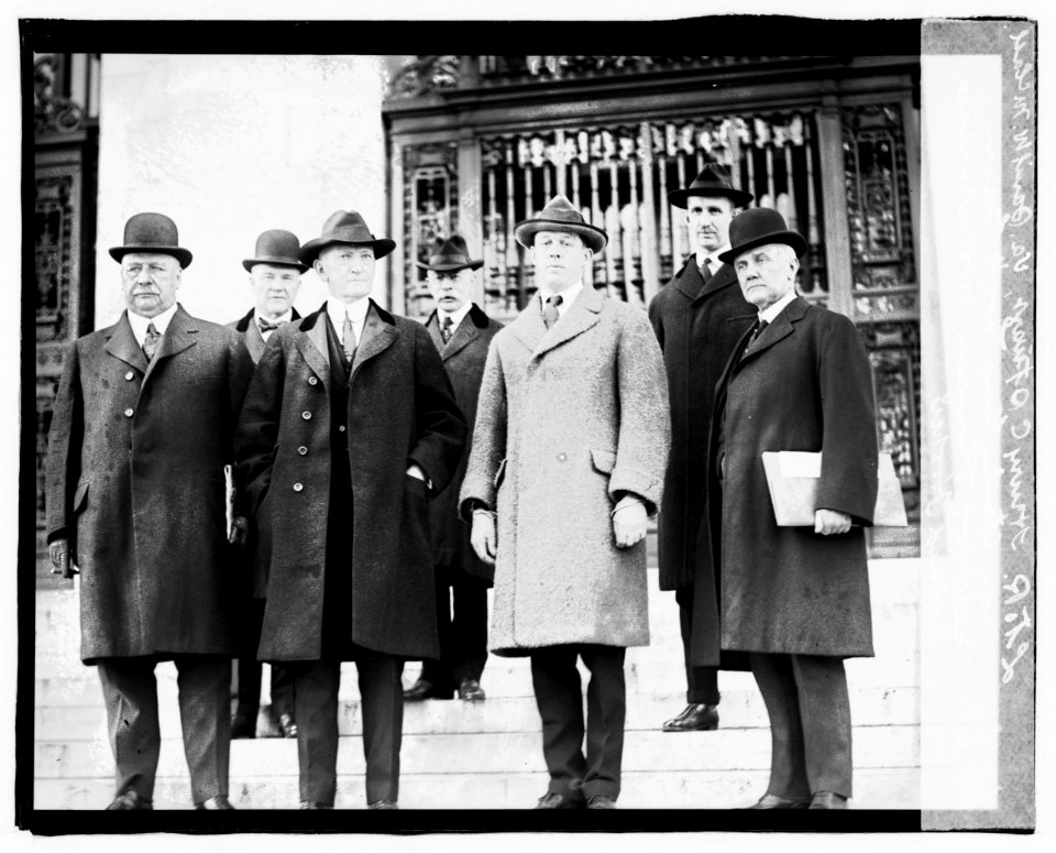 L to R- Henry C. Stewart, Va., Samuel W. McCall, Mass., Stanley King, Thos. W. Gregory. Back, Dr. W.O. Thompson, J.W. Wickersham, Richard Hooker LCCN2016827303