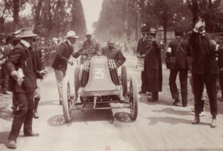 L'arrivée victorieuse de Louis Renault à Bordeaux (Paris-Madrid 1903)