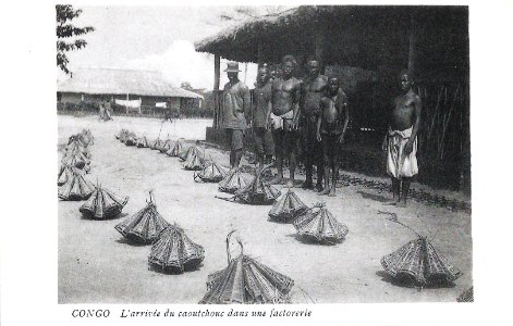 L'arrivée du caoutchouc dans une factorerie-Congo photo