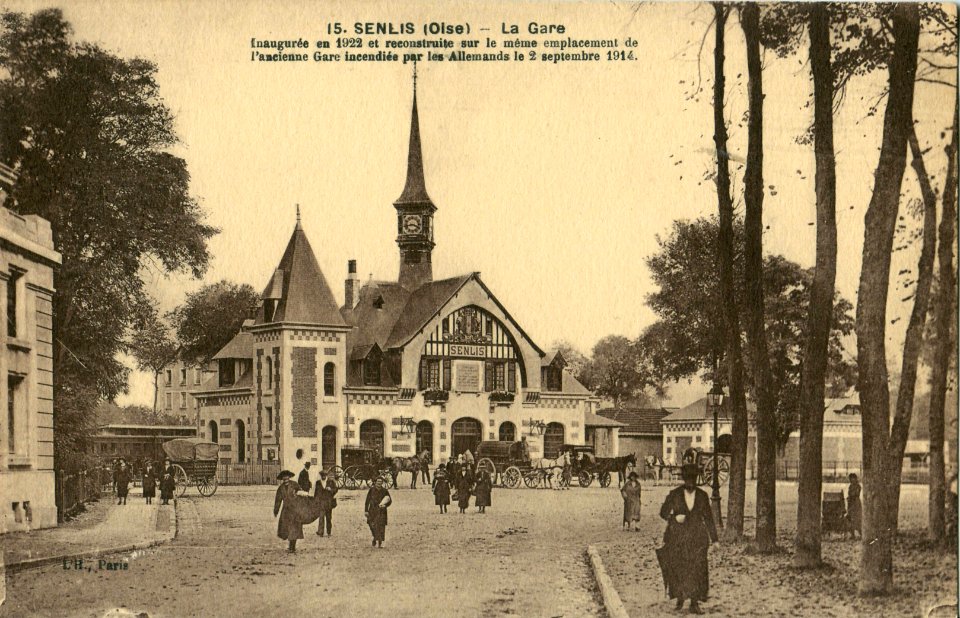 L'H 15 - SENLIS - La Gare - Inaugurée en 1922 et reconstruite ...