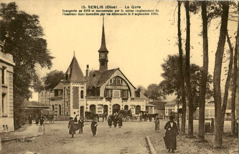 L'H 15 - SENLIS - La Gare - Inaugurée en 1922 et reconstruite ...