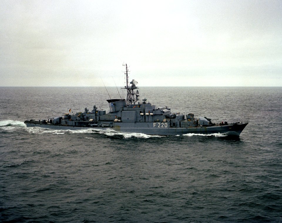 Köln (F-220) underway 1982