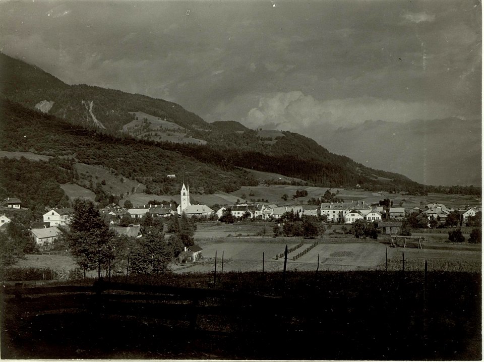 Kötschach. Aufenthaltsort des 48. ITD.Kommandos gegen Südost. Aufgenommen, am 12. September 1915. (BildID 15462295)