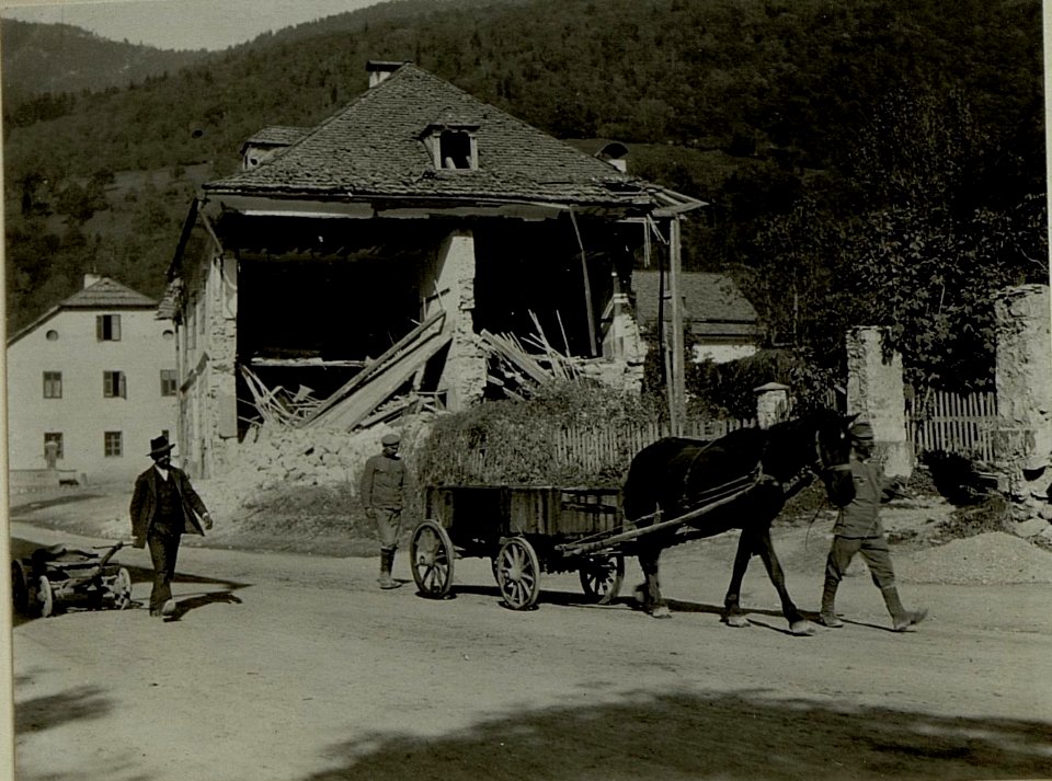 Kötschach. Zerstörtesschulhaus. (BildID 15481863)