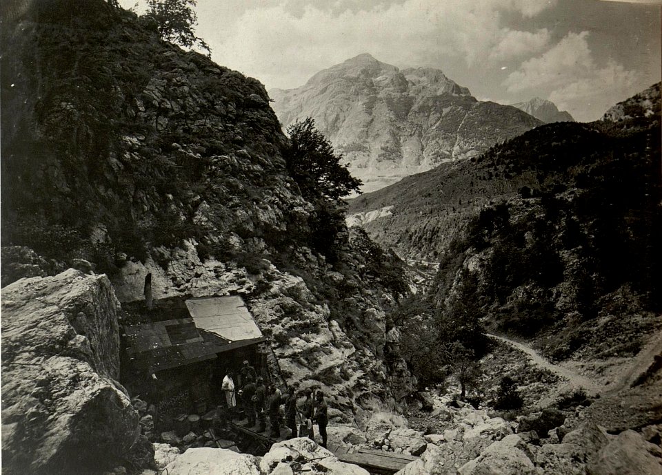 Küche am JAVORCEKHANG. Aufgenommen am 24. Juli 1916. (BildID 15478458)