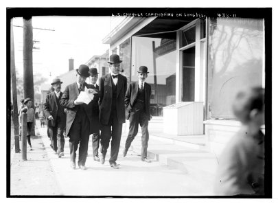 L.S. Chanler campaigning on Long Isl. (Greenport) LCCN2014682332