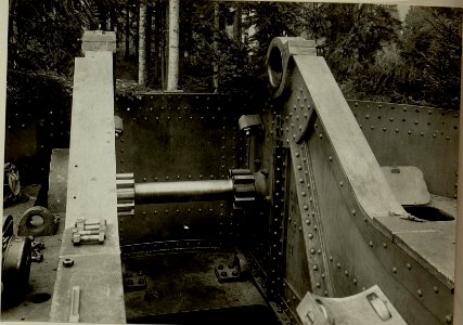 Küsten Haubitzen L-15, Batterie 3, Stellung im Lesachtal. Lafette Mittelteil. Aufgenommen am 19. VIII. 1916. (BildID 15480279)