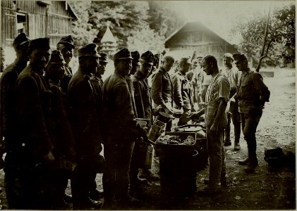 Küsten Haubitzen L-15, Batterie 3, Stellung im Lesachtal. Menage. Aufgenommen am 17. August 1916. (BildID 15480524)