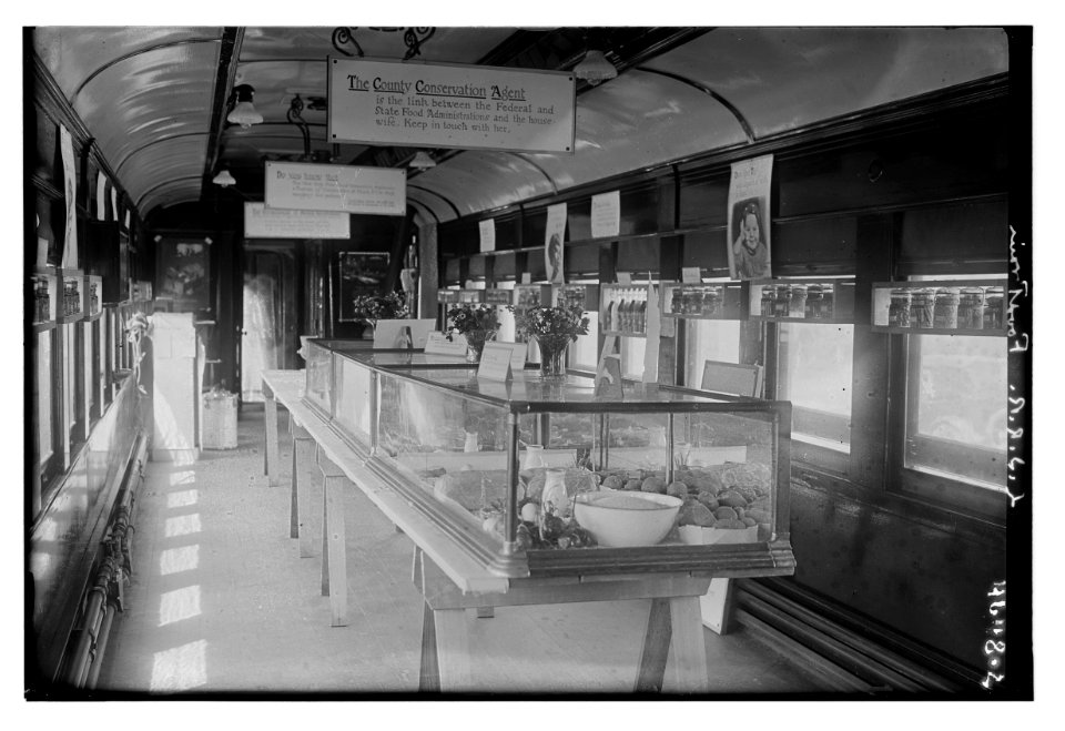 L.I.R.R. Food Train LCCN2014707381