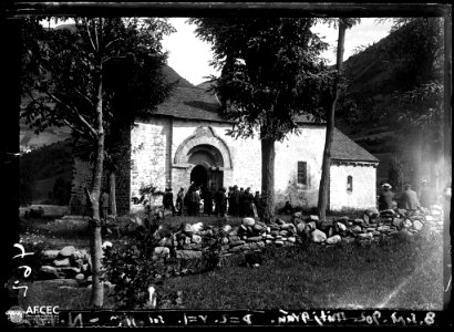 L'església de Santa Maria de Mijaran entre els arbres