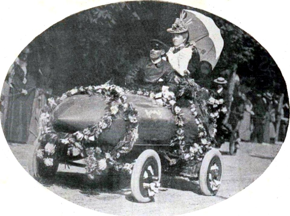 La 'Jamais Contente' de Jenatzy, aux Fêtes de Paris en 1899