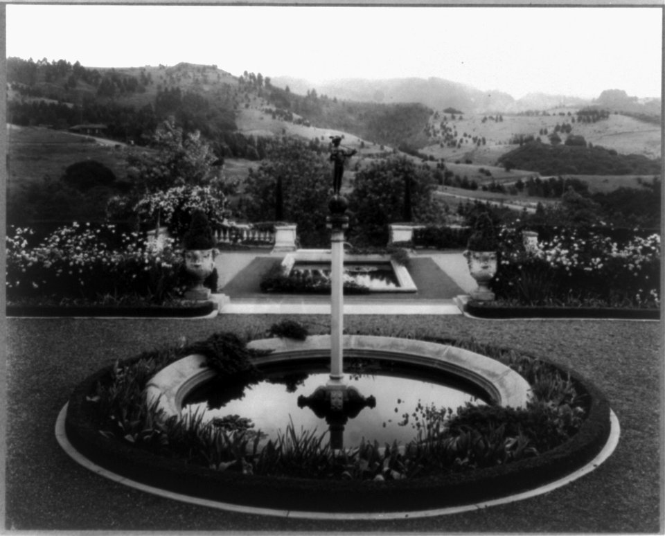 James Kennedy Moffitt house, 86 Sea View Avenue, Piedmont, California. View from house to water terrace LCCN2002714601