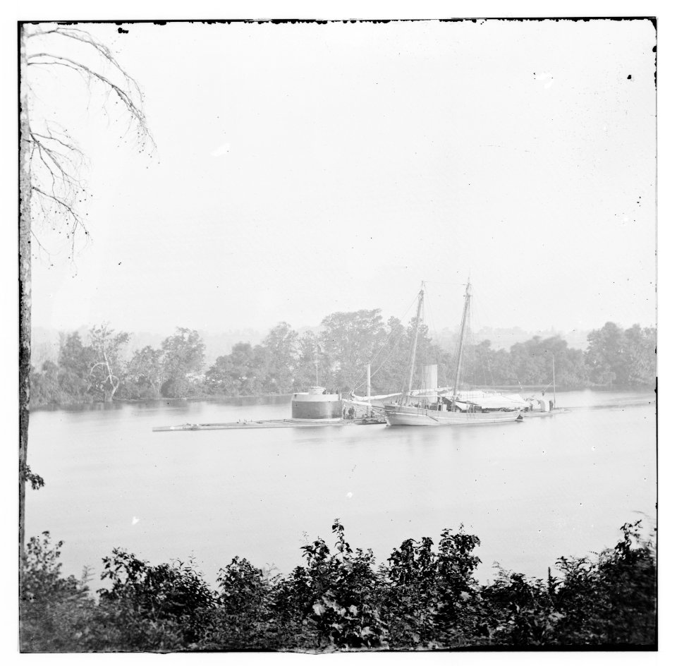 James River, Virginia. U.S.S. monitor CANONICUS taking coal from a schooner LOC cwpb.01774