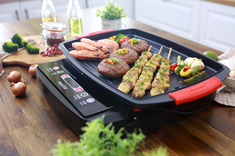 Grill cooking meat