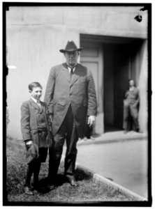 JAMES, OLLIE M. REP. FROM KENTUCKY, 1903-1913; SENATOR, 1913-1918. WITH DOUGLAS E. SEELEY, YOUNGEST SENATE PAGE LCCN2016864619