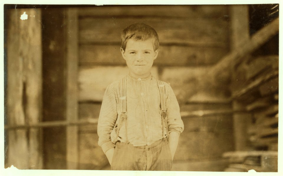 Jamsie, a six-year-old shucker. Shucks one pot a day. LOC nclc.00925