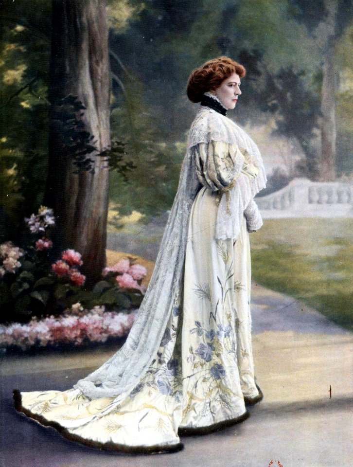 Jane Hading - Toilette de théâtre par Redfern 1906 cropped