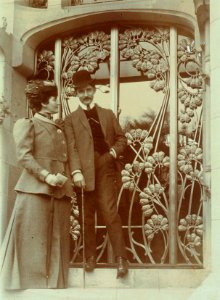 Jane et Jacques Majorelle sur le perron de la Villa Majorelle 003.7.1.22