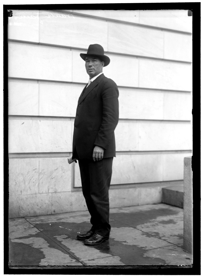 JANIS, FRANK. SIOUX INDIAN ON CAPITOL POLICE FORCE LCCN2016866762