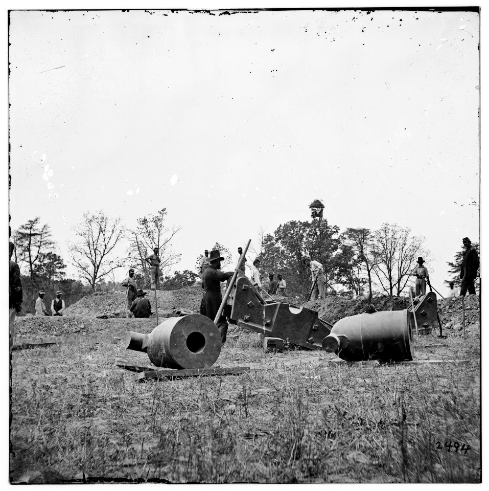 James River, Va. Work party and mortars at 'Butler's Crow's Nest' LOC cwpb.01817