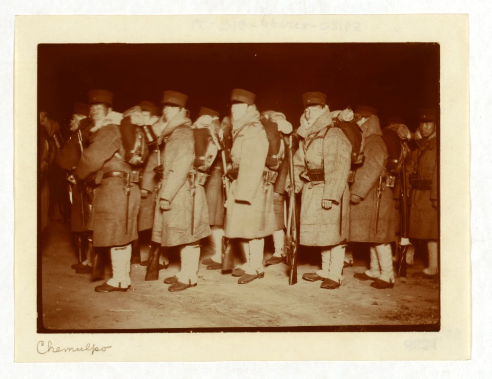 Jap troops landed at Chemulpo after naval battle and waiting to be sent to Seoul LCCN2005679336