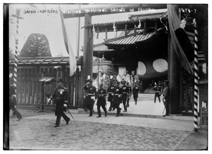 Japan - Officers visiting Yasukuni Shrine on festival LCCN2014701867